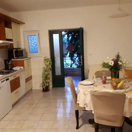 Apartment Mirjana *