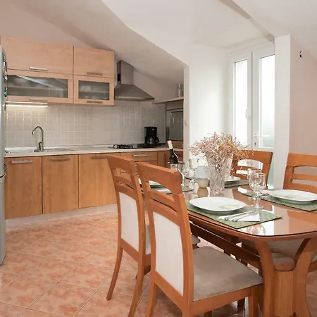 Apartment Mirjana *